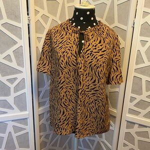 Large; Nine West shell; Animal Print. New with tags.